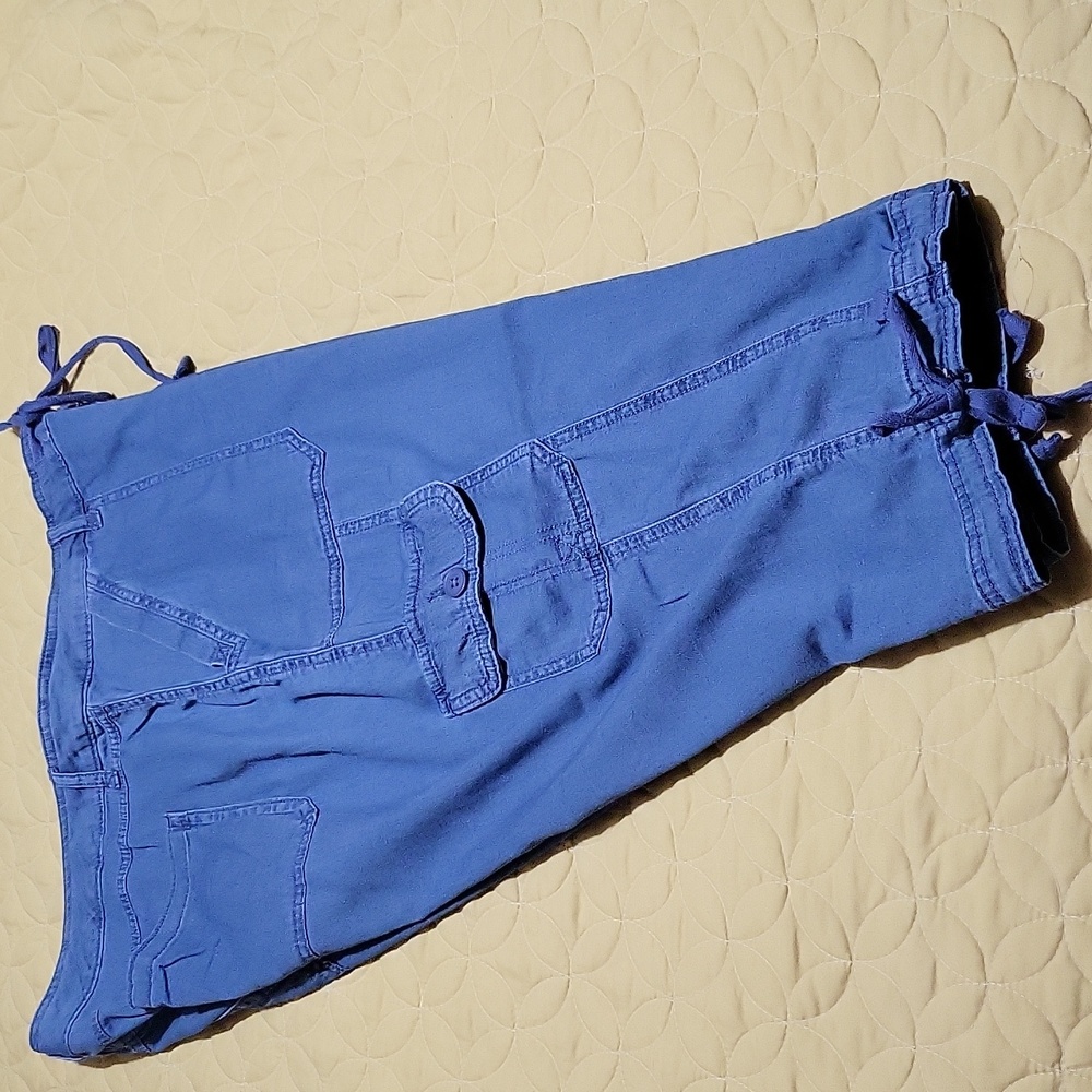 Chambray cargo capris.